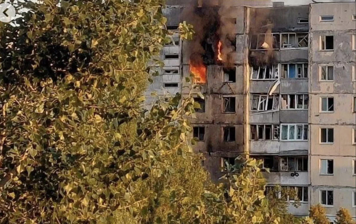 Пожежа в 9-поверхівці Києва після обстрілу: як рятувальники ліквідували займання