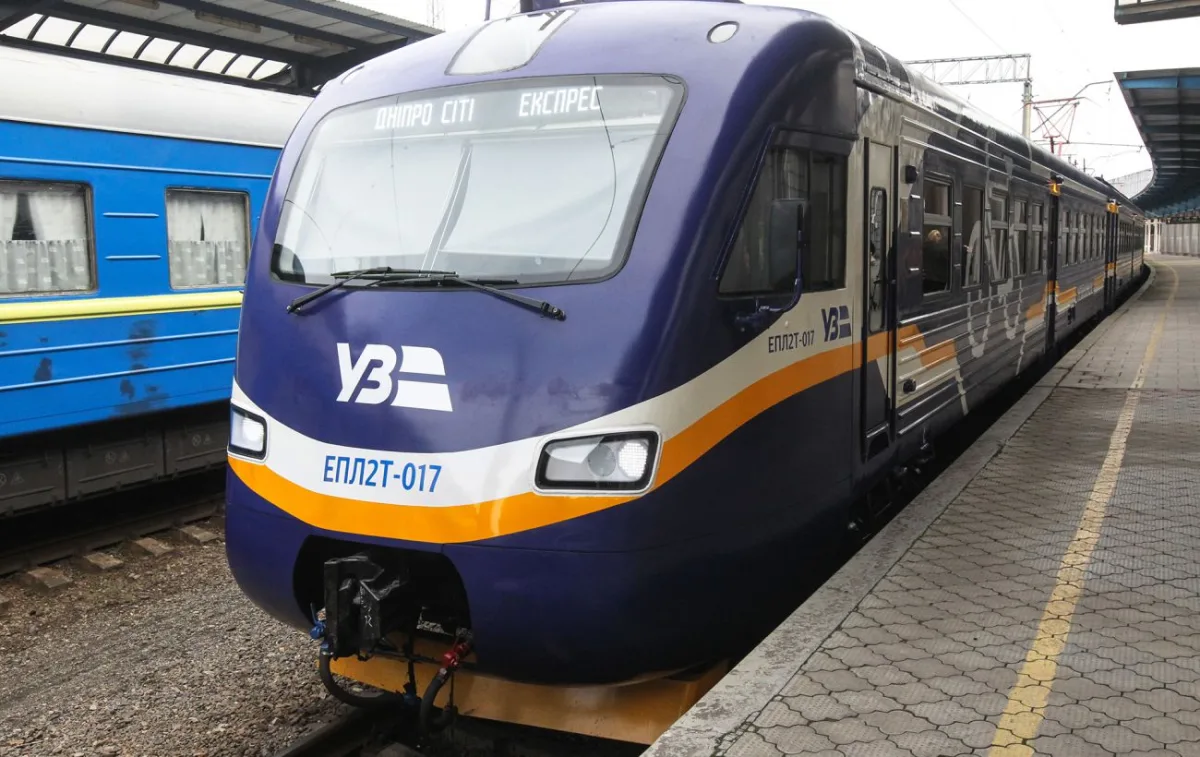 Змінені маршрути поїздів: як їздити через обстріли у 2026