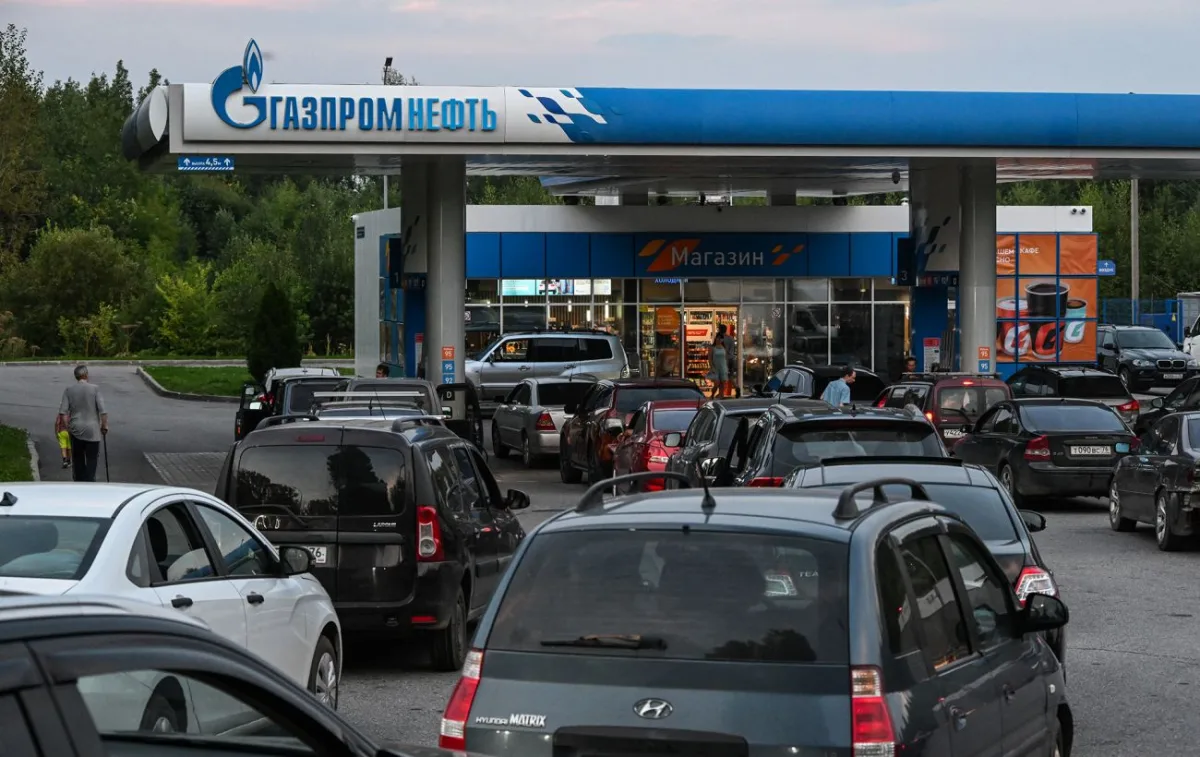 Друга хвиля дефіциту палива в Росії: чому ціни зростають