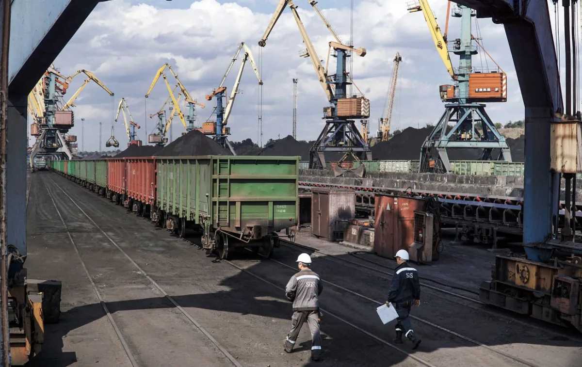 Обстріли портів: чому експорт руди впаде на 40% у 2026