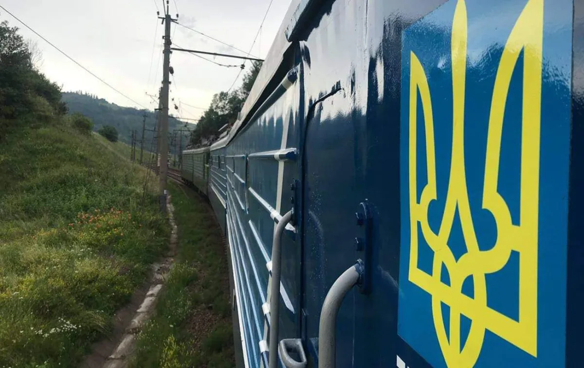 Поїзди УЗ запізнюються на години: актуальний список затримок 2026