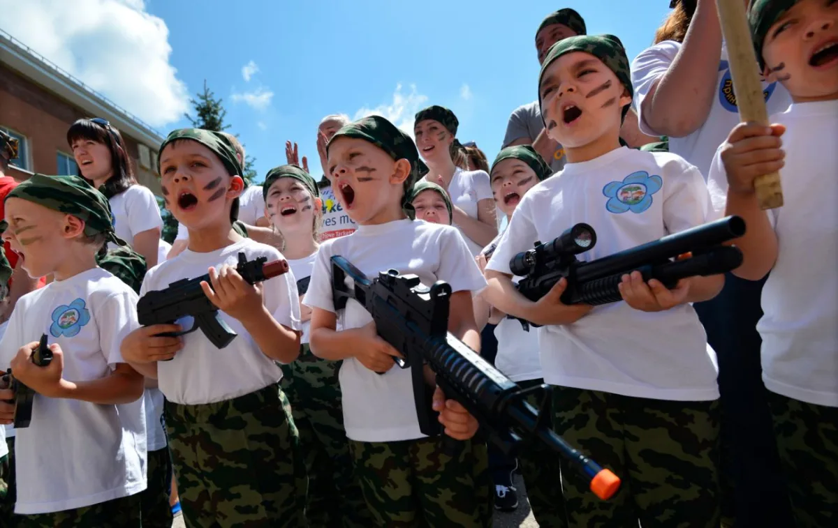 Як Росія промиває дітей у школах окупованих територій України