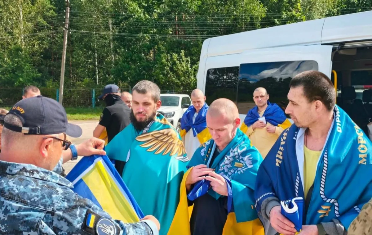 Україна повернула 10 військових з полону через Білорусь: деталі обміну