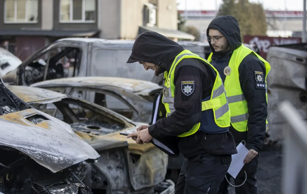 Знищене авто при обстрілі: як безкоштовно зняти з обліку й відновити права