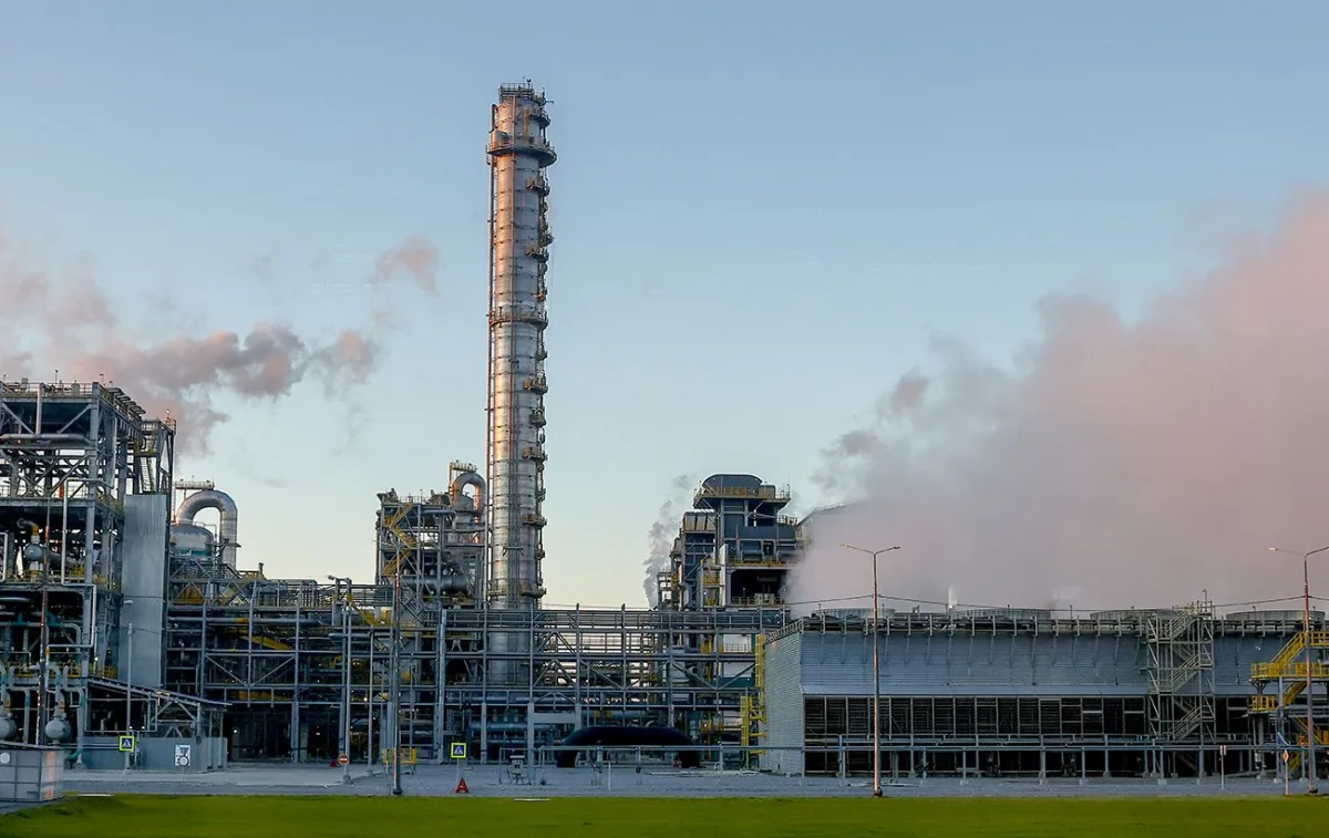 Атака дронів на нафтохімічний комплекс у Тобольську: наслідки для промисловості