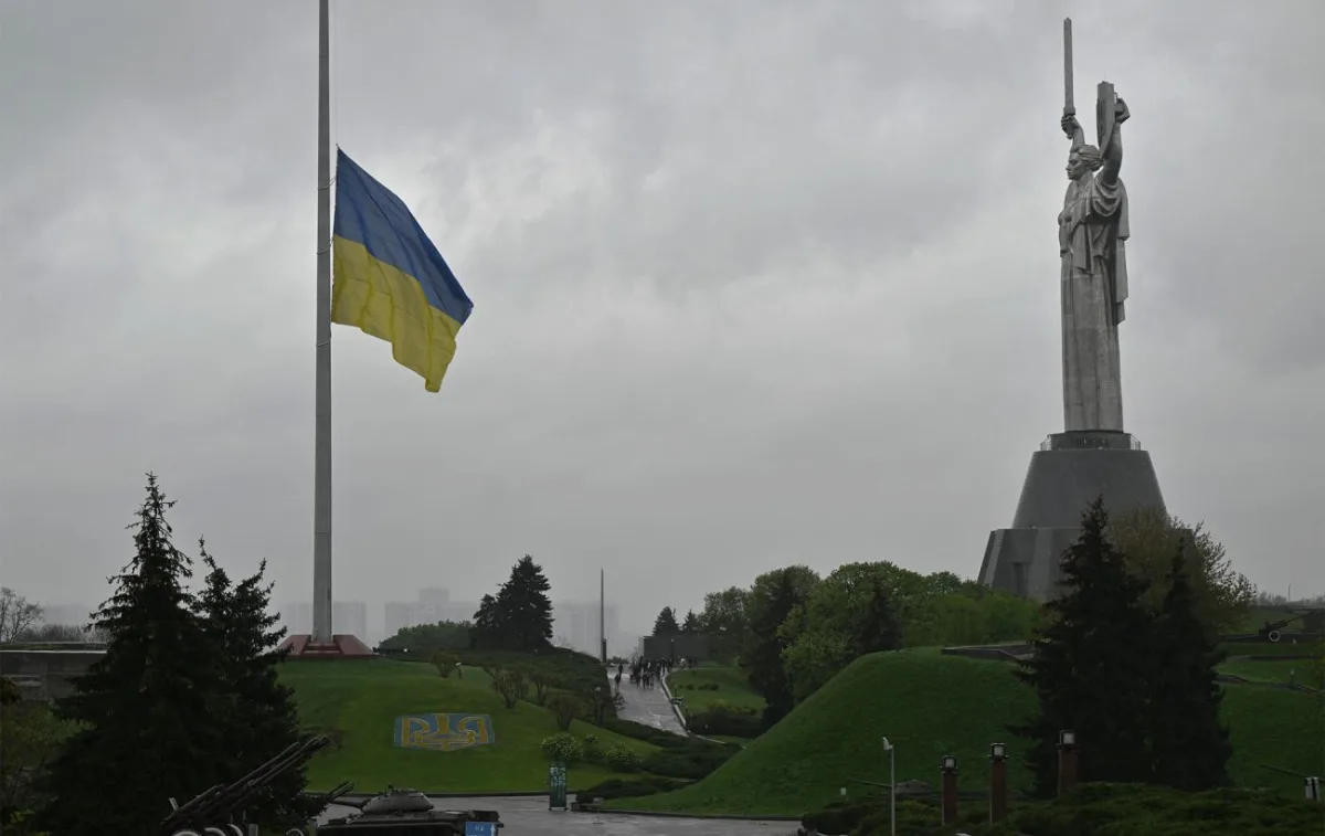 Приспускання прапора України у Києві 18 серпня: що треба знати про грозу