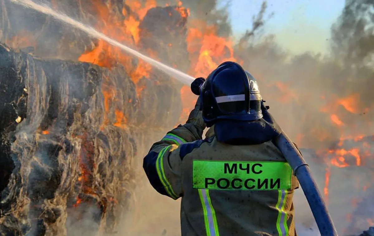 Атака дронів на Ярославль: пожежа на НПЗ та загроза Москві у 2026