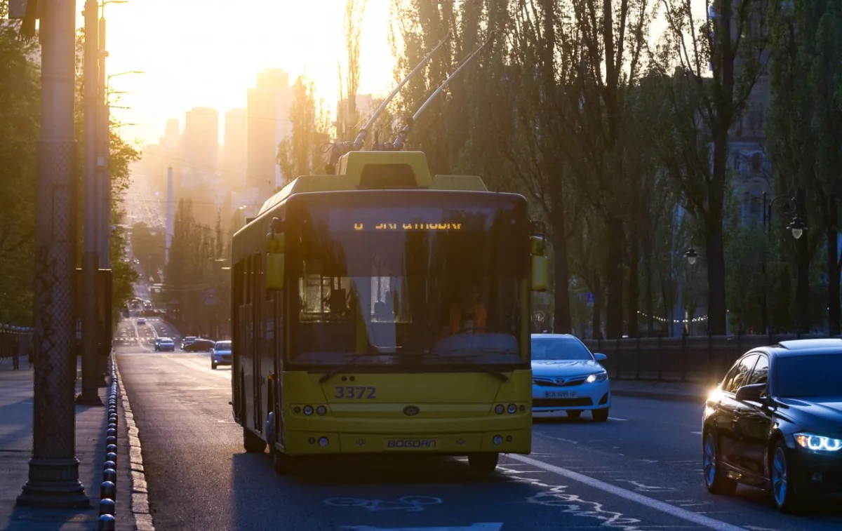 Тарифи на проїзд у Києві 2026: зростання до 30 гривень та пільги для киян